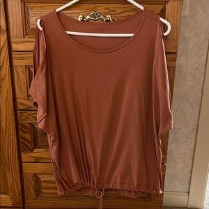 ✨ Lululemon Renew the Day Cold Shoulder Top ✨